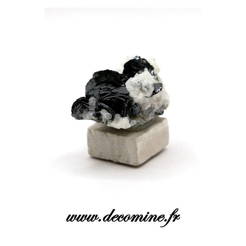 fleur d hematite sur quartz de l isere