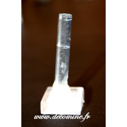 cristal isole de beryl bleu aigue marine